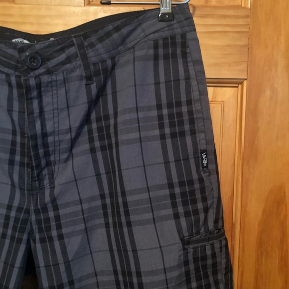 Mens Vans 100% Cotton Gray Black Plaid Frayed Hem Shorts 32 - Picture 2 of 12